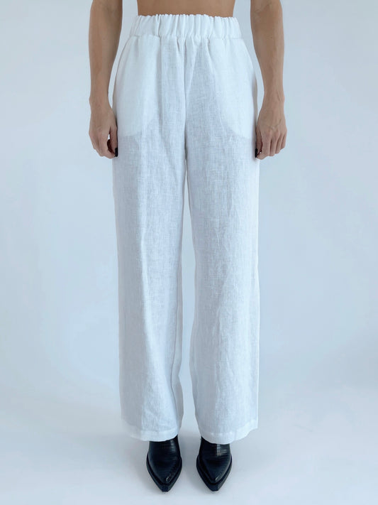 LUMI Linen trousers front with shoes