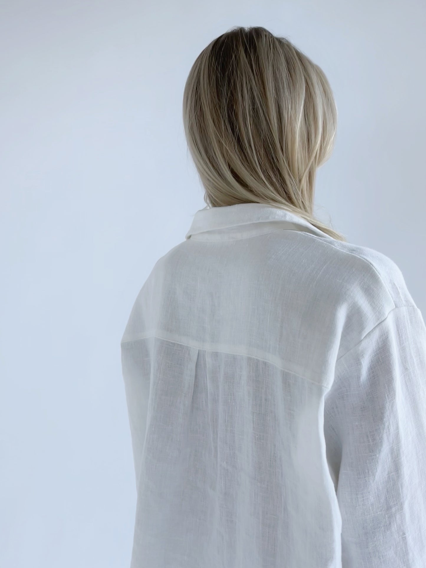 LUMI Linen shirt back detail