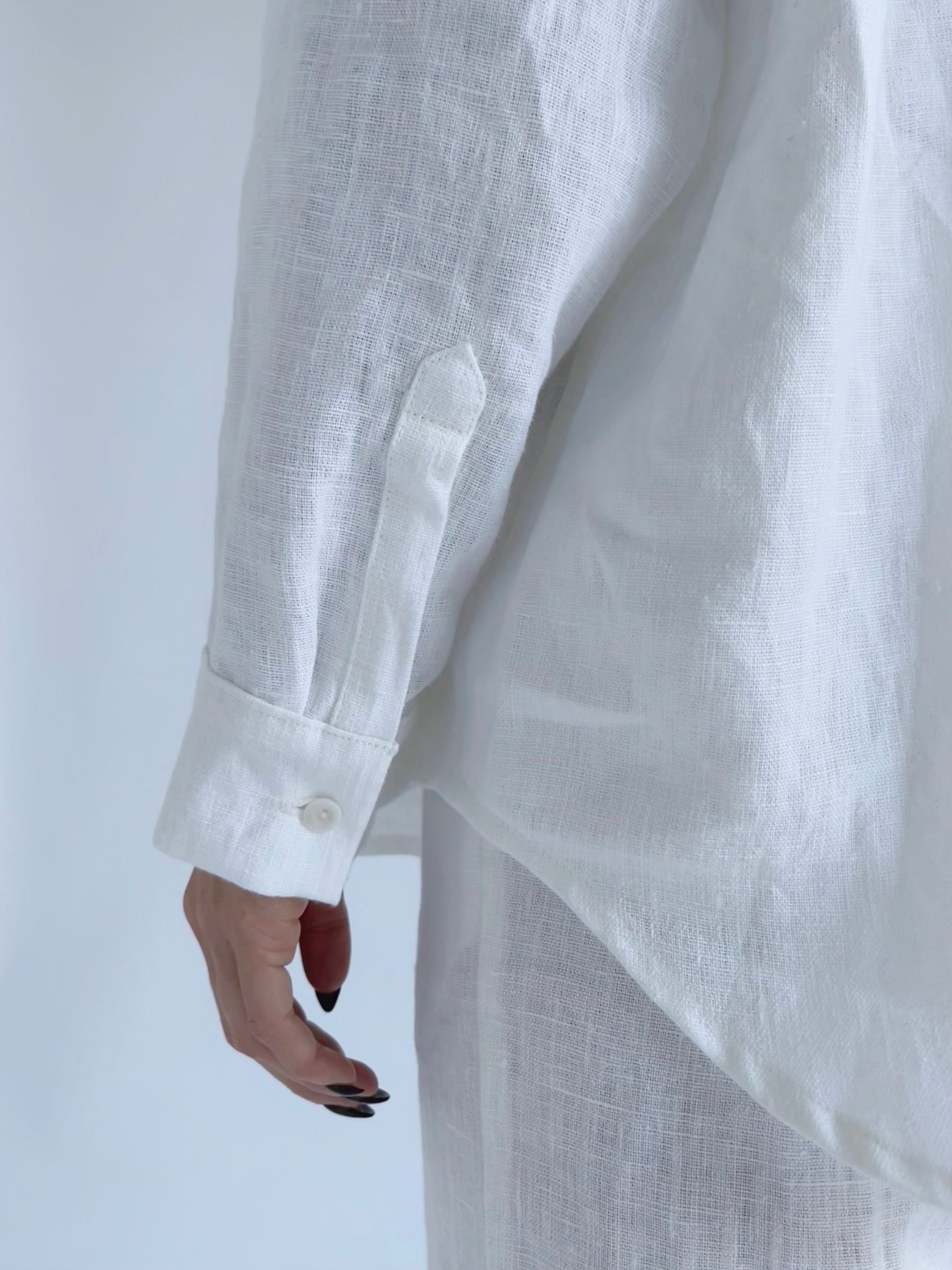 LUMI Linen shirt sleeve detail