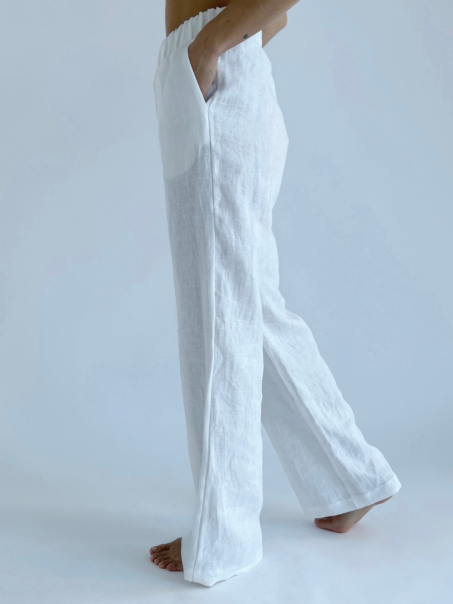 LUMI Linen trousers side without shoes